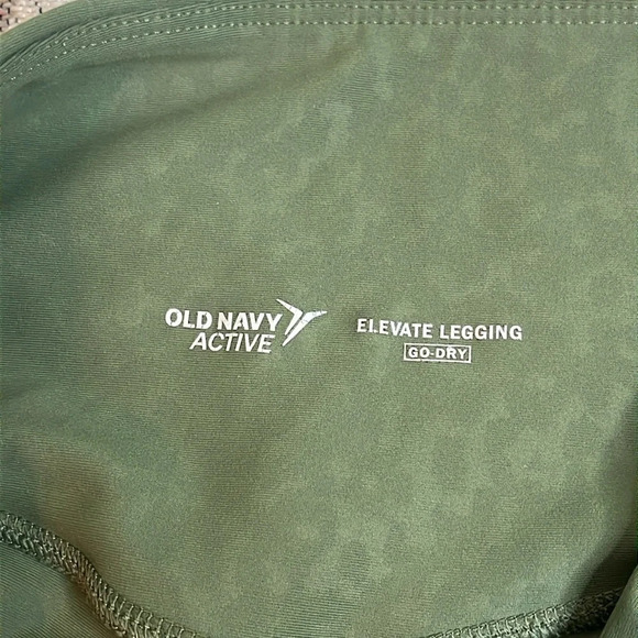Old navy active elevate high rise go dry olive emboss leggings, 22” inseam - Picture 9 of 15